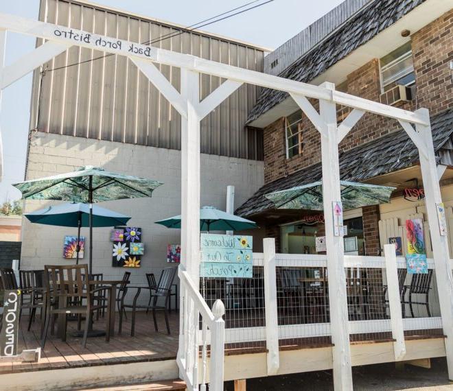 an outdoor patio at the Back Porch Bistro